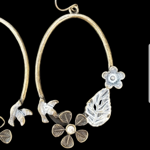 VINTAGE ANTIQUED BRASS BLUE BIRD & FLOWERS DROP HOOP STYLE EARRINGS - Picture 3 of 4